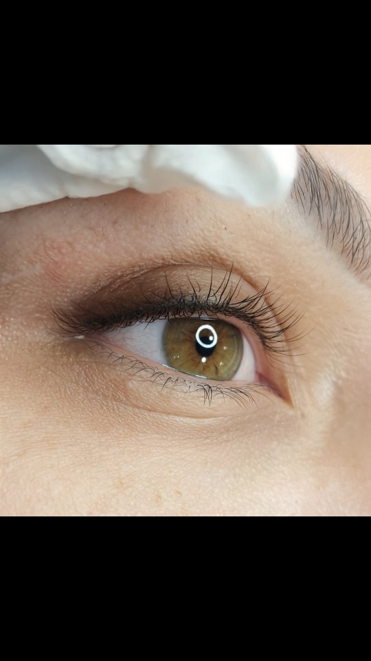 Un cambio sutil es el que más impacta.

Mira cómo la línea entrepestañas transforma un ojo cansado en una mirada con vida.

Adiós al eyeliner diario, hola a la perfección constante.

Técnica: Micropigmentación avanzada #entrepestañas

Estilo: Realismo y suavidad.

¿Prefieres un delineado marcado o algo tan natural como esto? Te leo. 
👇
#barcelona #micropigmentacionbarcelona
#eyeliner #permanentmakeup