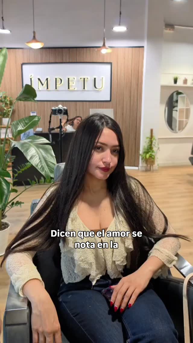 Mientras nos concentrábamos en trazar las líneas perfectas para su rostro, el verdadero arte estaba ocurriendo detrás de la cámara. 🤍

​En esta sesión realizamos una valoración completa: 

✨️ Diseño de cejas 
✨️ Depilación con hilo 
✨️ Estudio de Colorimetría Y Pigmentología 
✨️ Escogimos la técnica de micropigmentación sombreada para su tipo de piel y personalidad 

​Al final, de eso se trata: de venir a consentirte, relajarte y salir sintiéndote la más guapa 😘 

Agenda tu Valoración y Únete al Club Ímpetu 

 #micropigmentacionbarcelona 
#eyebrowsbarcelona